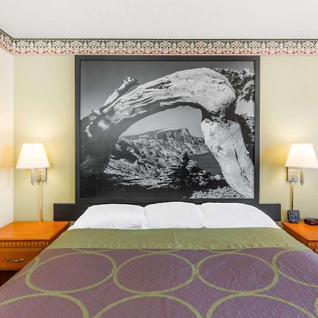 Super 8 By Wyndham Grants Pass Motel Екстериор снимка