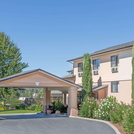 Super 8 By Wyndham Grants Pass Motel Екстериор снимка