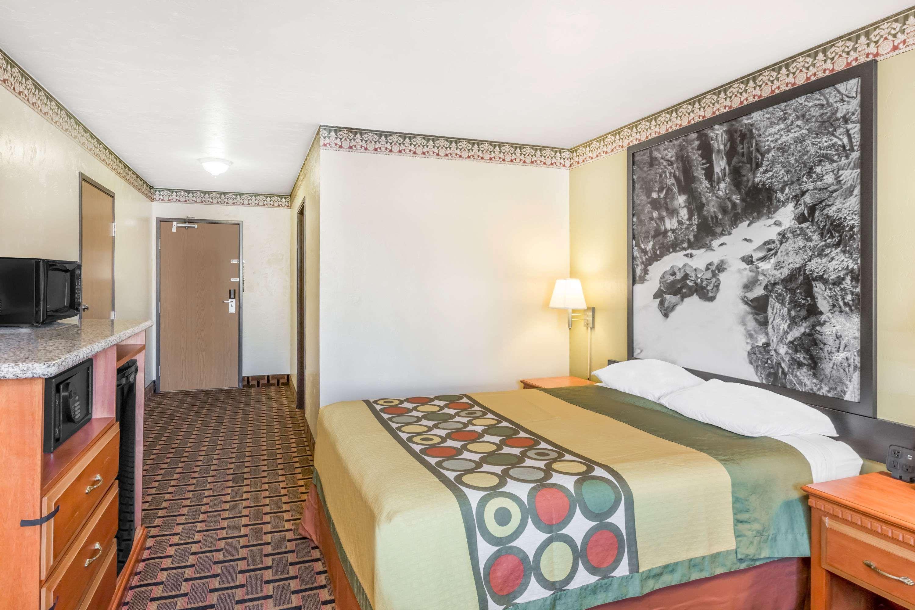 Super 8 By Wyndham Grants Pass Motel Екстериор снимка