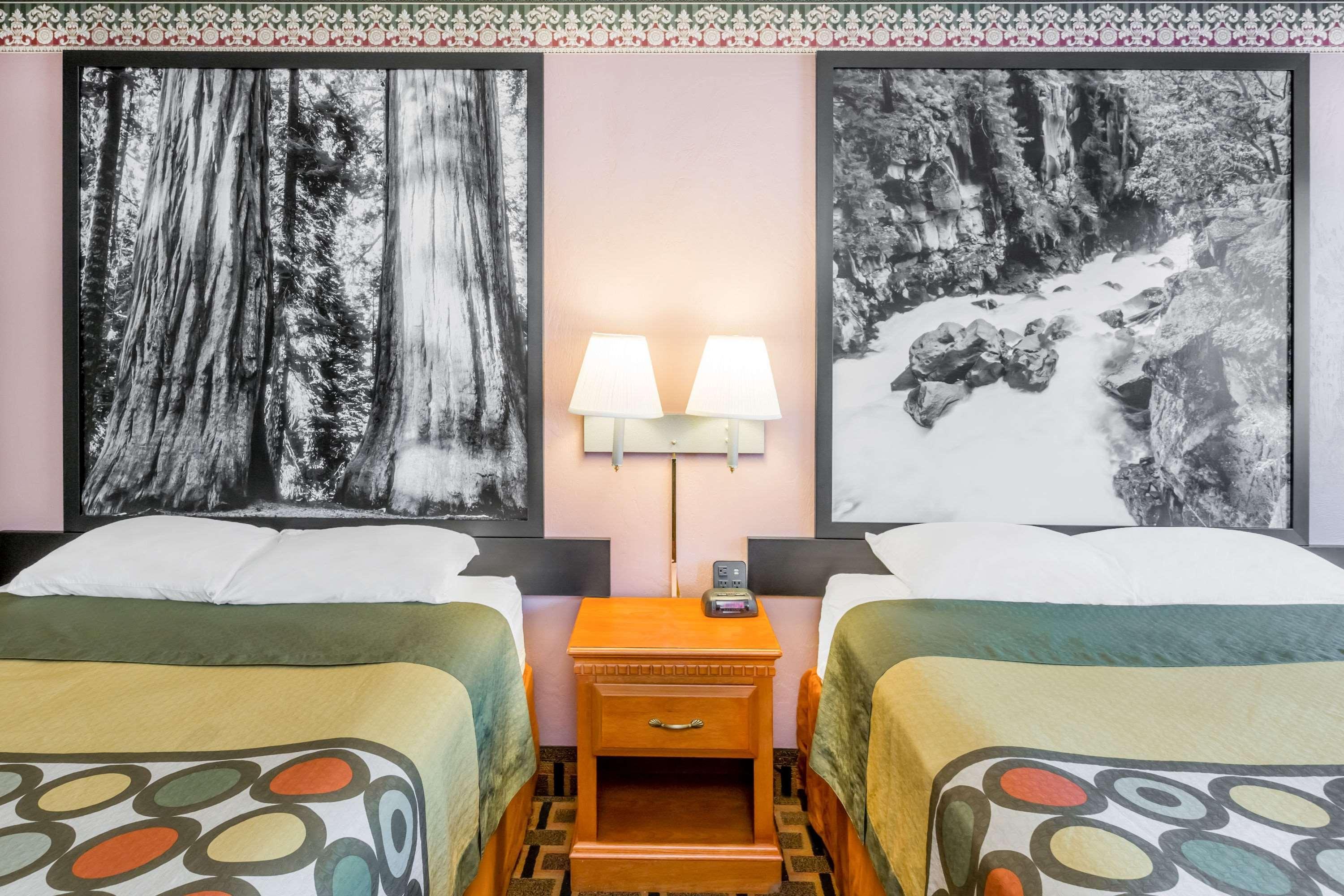 Super 8 By Wyndham Grants Pass Motel Екстериор снимка