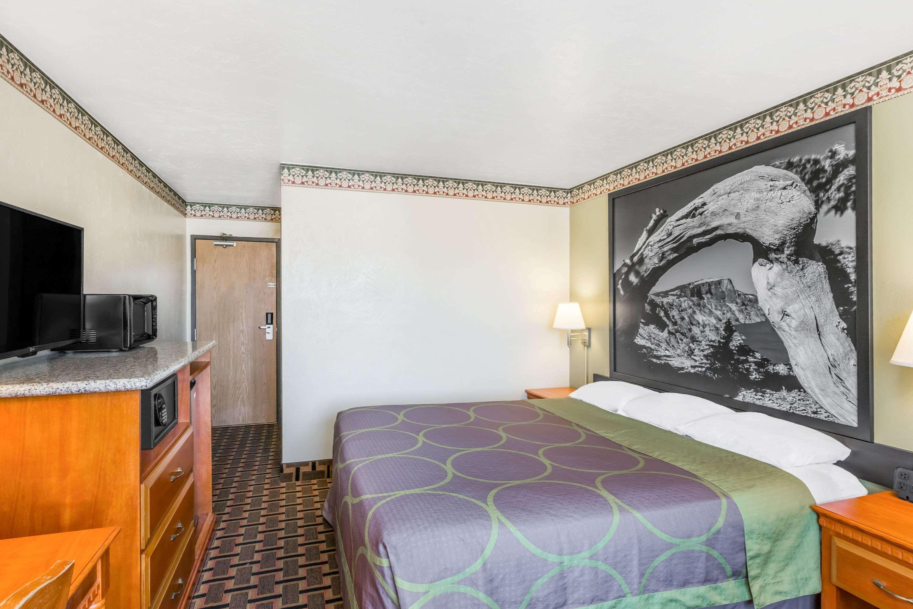 Super 8 By Wyndham Grants Pass Motel Екстериор снимка